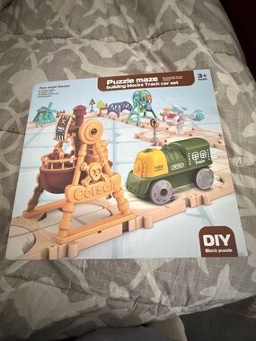 DIY Puzzle Maze Train Track Set - Green and Tan -
